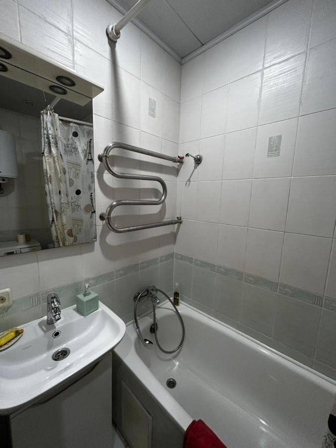 Apartment Near Train Station And Close To City Center キエフ エクステリア 写真